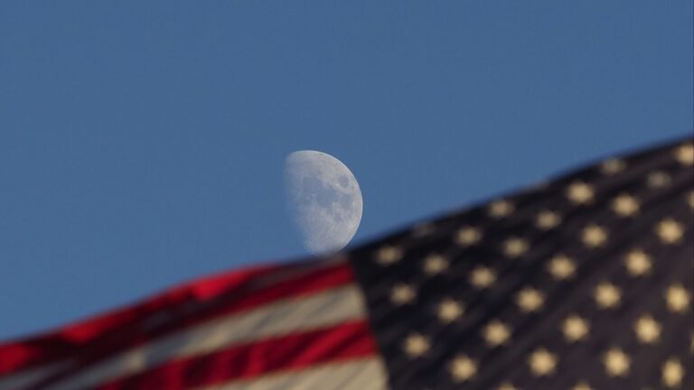 In 1776, the moon was a clock, a calendar and a streetlight — and it was 31 feet closer to Earth In 1776, the moon was a clock, a calendar and a streetlight — and it was 31 feet closer to Earth