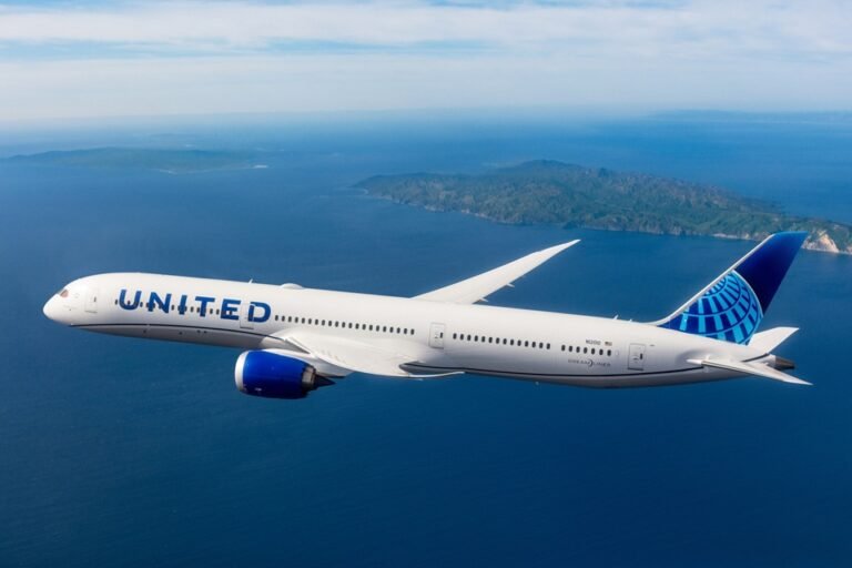 United Airlines passenger aircraft