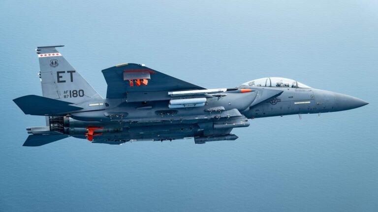 Iranische Angriffe auf Stützpunkt in Jordanien: Satellitenbilder zeigen zerstörten F-15-Hangar Highlights am Himmel bei der Airshow China 2024 in Zhuhai.