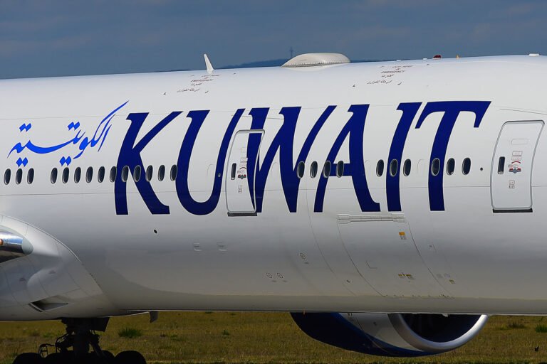 Kuwait closes airspace amid Iranian attacks Kuwait closes airspace amid Iranian attacks