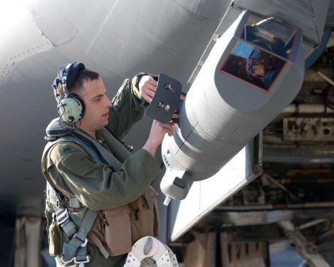 Lockheed Targets Updated Sniper Pod Production Next Year Airman services sniper pod