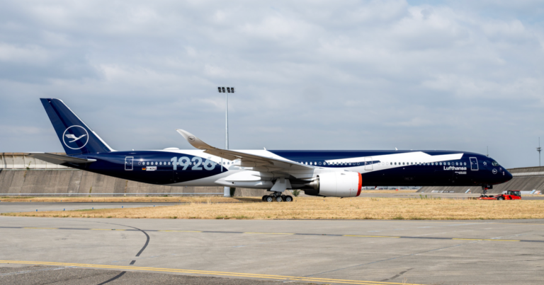 Lufthansas erster Airbus A350-1000 kommt im Herbst – und trägt Jubiläumslackierung