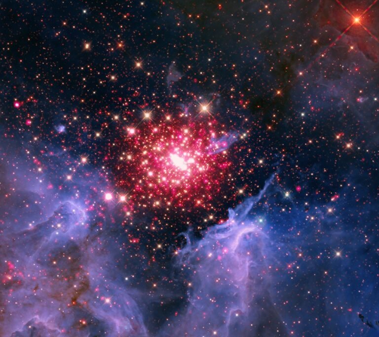 NASA’s Chandra Reveals ‘Red, White, Blue’ Universe for US 250th NASA’s Chandra Reveals ‘Red, White, Blue’ Universe for US 250th
