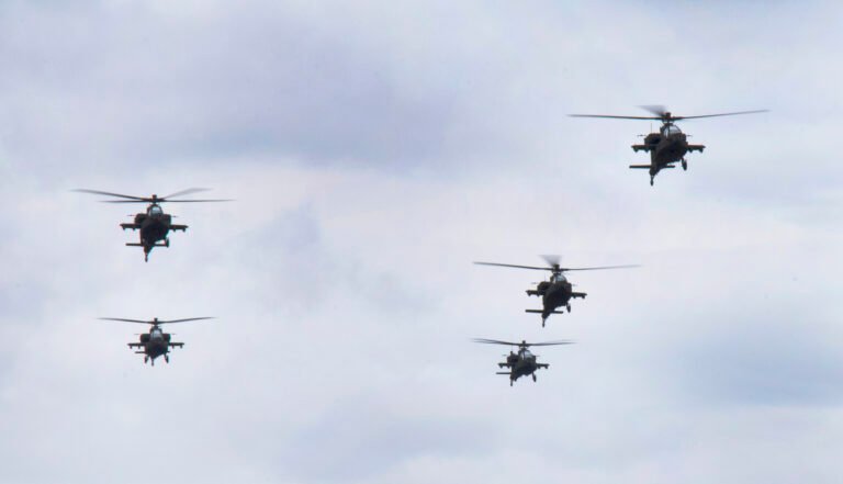 Pentagon Lifts Apache Pilot Suspension After Beach Flyover Pentagon Lifts Suspension Of Apache Pilots After Beach Flyover