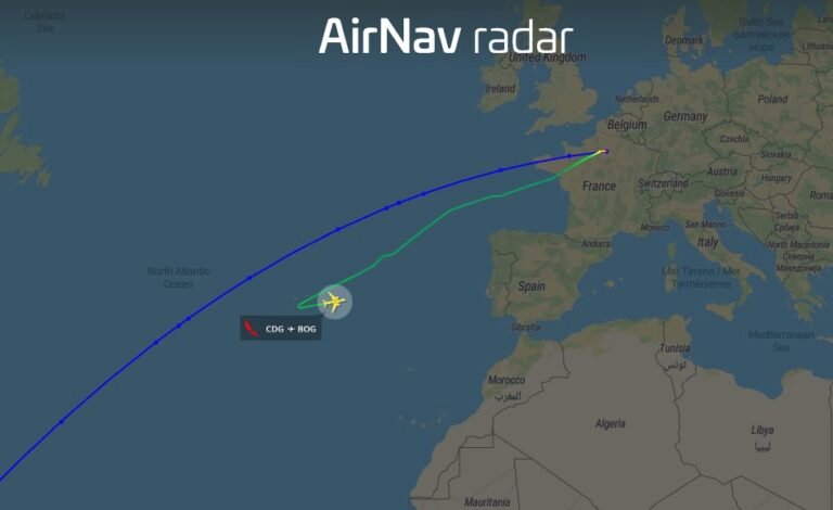 Pilots of Avianca flight AV55 is declaring an emergency during U-turn over middle of Atlantic Pilots of Avianca flight AV55 is declaring an emergency during U-turn over middle of Atlantic