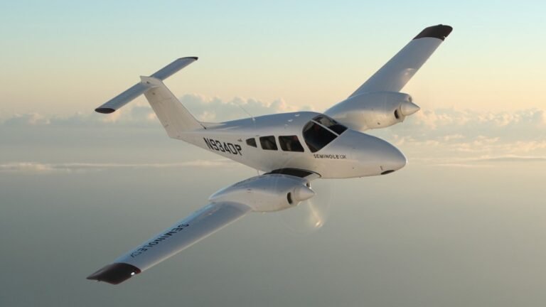 Piper Seminole DX makes its first flight, betting on diesel over avgas