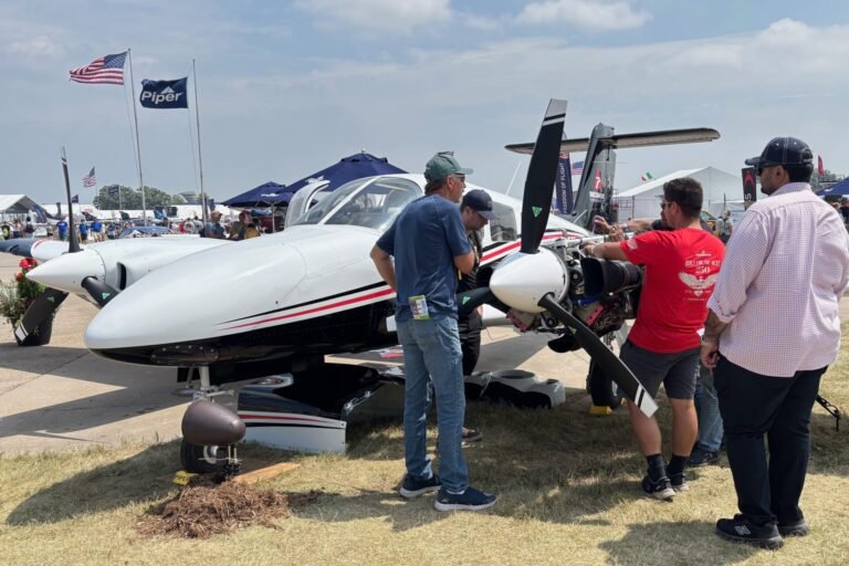 Piper displays DeltaHawk-powered Seminole DX at Oshkosh Piper displays DeltaHawk-powered Seminole DX at Oshkosh