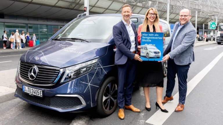 Rheinmetall and MIRA launch teleoperated shuttle pilot at Düsseldorf Airport Rheinmetall and MIRA launch teleoperated shuttle pilot at Düsseldorf Airport.
