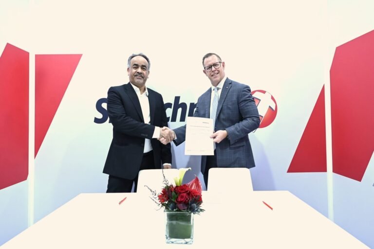 SR Technics signs engine maintenance agreement with Oman Air SR Technics signs engine maintenance agreement with Oman Air