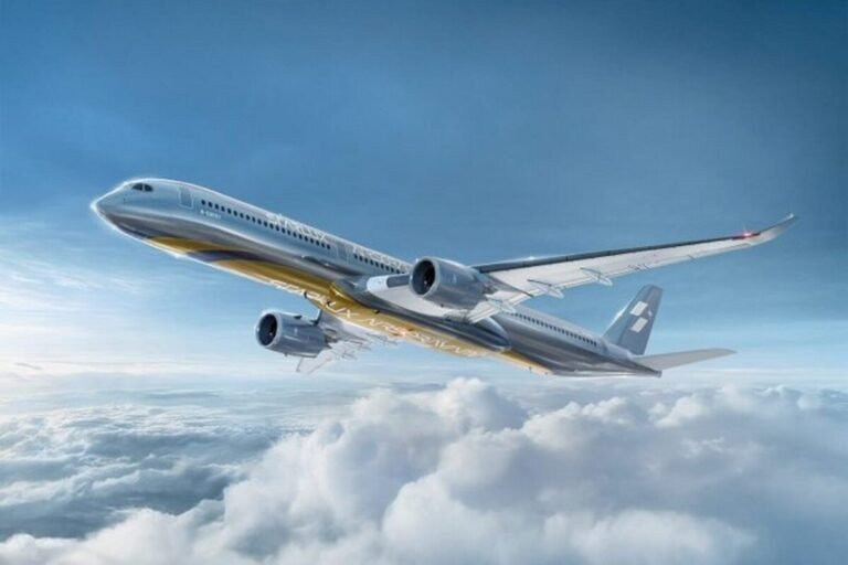 Starlux Airlines receives “Silver Airsorayama” A350-1000