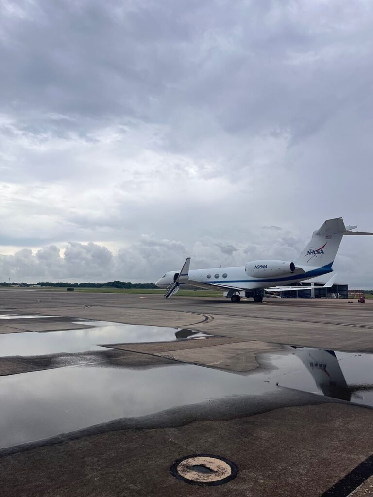 Students Take on Airborne Field Research with NASA Students Take on Airborne Field Research with NASA