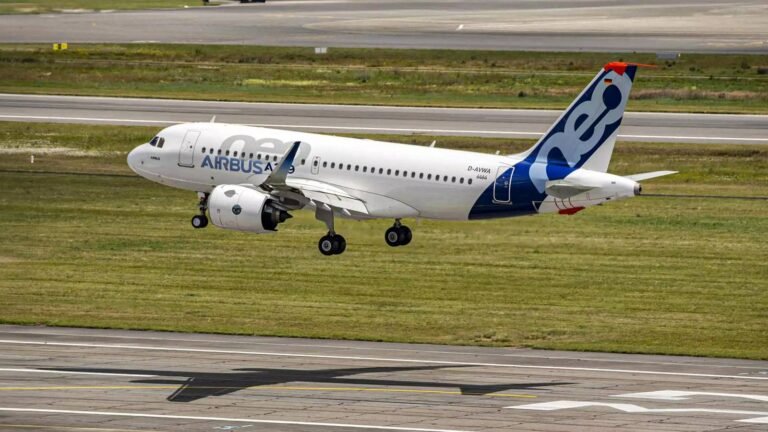 The Airbus Jet Being Squeezed To Death Between The A220 & The A321neo The Airbus Jet Being Squeezed To Death Between The A220 & The A321neo