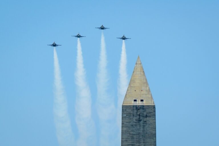 The US marks its 250th anniversary with large flight display The US marks its 250th anniversary with large flight display