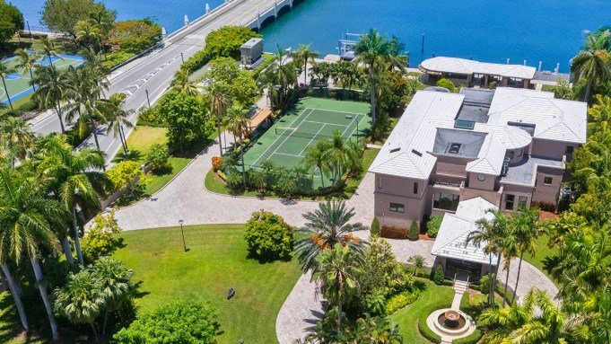 The Ultra-Wealthy Are Landmaxxing Instead of Buying Bigger Mansions The Ultra-Wealthy Are Landmaxxing Instead of Buying Bigger Mansions