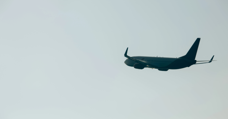 US-Heimatschutz startet eigene Abschiebe-Airline mit Boeing 737 US-Heimatschutz startet eigene Abschiebe-Airline mit Boeing 737