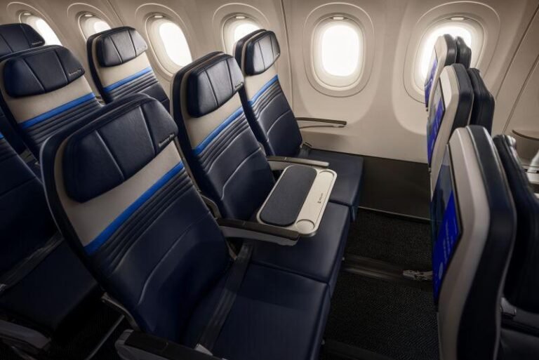 United Airlines A321XLRs To Feature Shared-Table Premium Economy Row United A321XLR prem econ table
