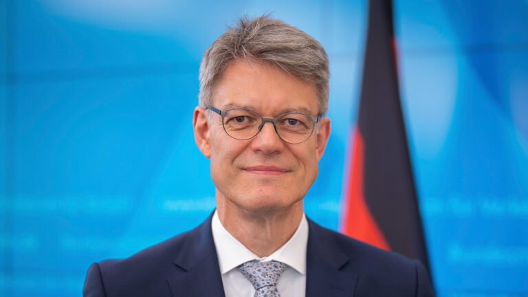 Verkehrsminister Schnieder muss gehen Verkehrsminister Schnieder muss gehen