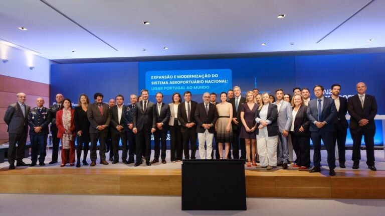 Vinci Airports submits key report for new Lisbon airport project Official representatives of Vinci Airports stand on a stage in front of a screen to mark the submission of the report for new Lisbon airport project.
