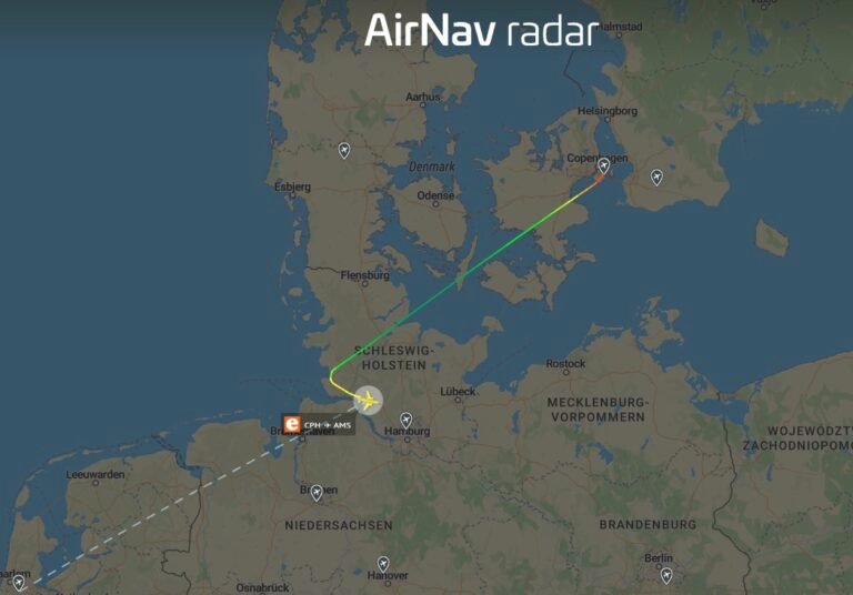 easyJet flight U27938 to Amsterdam is declaring an emergency and diverting easyJet flight U27938 to Amsterdam is declaring an emergency and diverting
