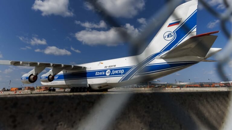 1065 US-Dollar pro Tag Parkgebühr: Russische An-124 in Toronto Russian Cargo Plane Seized At Toronto Pearson Airport