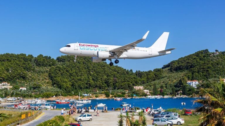 2 Tourists Seriously Injured By Jetblast At Skiathos’ Famous Plane-Spotting Beach 2 Tourists Seriously Injured By Jetblast At Skiathos' Famous Plane-Spotting Beach