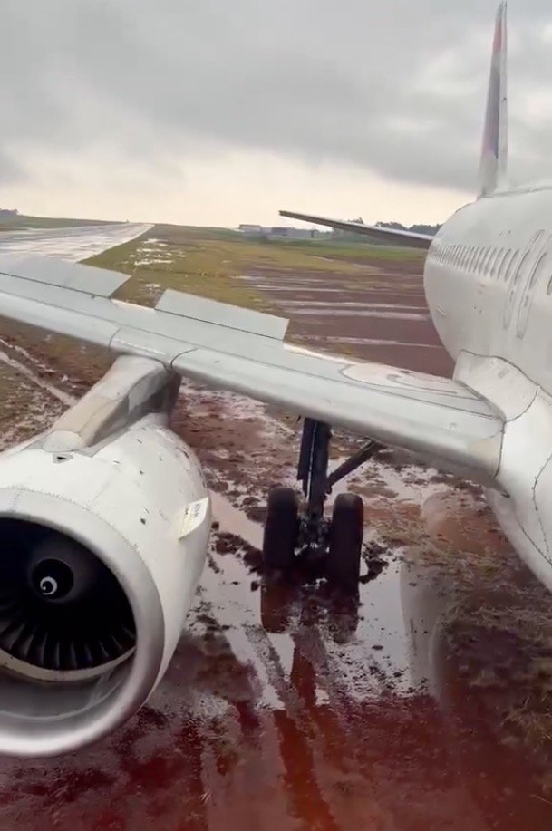 A LATAM Airbus A320 experienced a runway excursion after landing at Cascavel Airport A LATAM Airbus A320 experienced a runway excursion after landing at Cascavel Airport