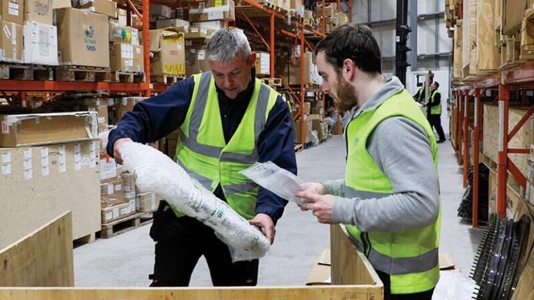 EirTrade Aviation workers performing inspection