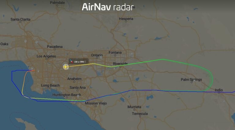 American Airlines flight AA1009 to Chicago is declaring an emergency and returning to LAX
