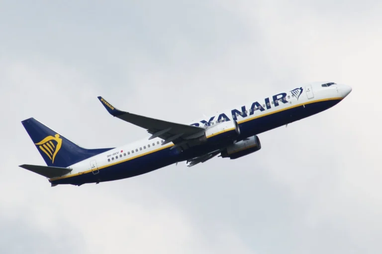 Bird remains found in engine of Ryanair 737 after window accident Air Data News