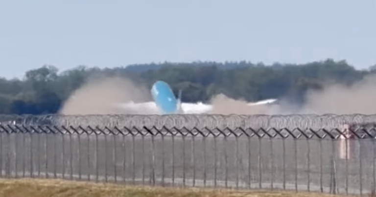 Boeing 787 von Vietnam Airlines muss direkt nach dem Start in München umkehren - und blockiert jetzt die Landebahn