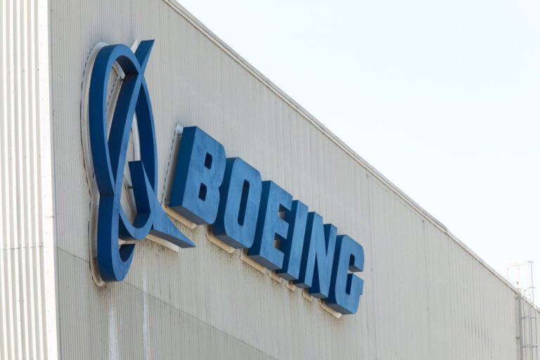 Boeing Posts Contractor Jobs As Labor Dispute Escalates