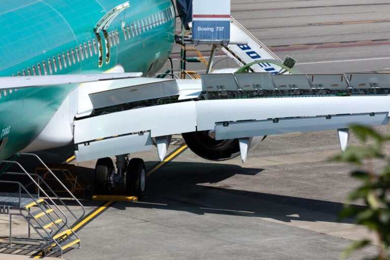 Boeing submits new contract offer to union for 17,000 staff