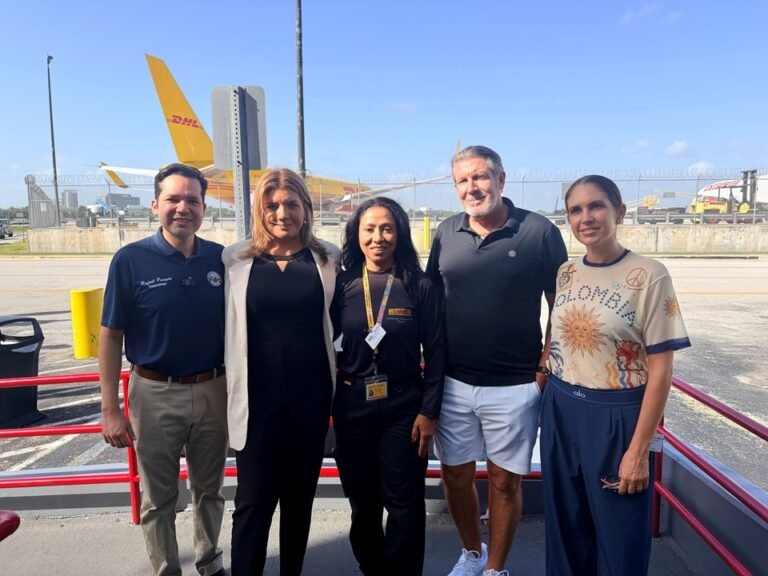 DHL joins Colombian earthquake humanitarian aid efforts From left to right: Rafael Pineyro, councilman for the City of Doral, Florida; Taty Henríquez, coordinator of the #ColombiaUnSoloCorazón campaign on behalf of Colombia’s First Lady; Nayrobis Thomas, DHL Disaster Response Team (DRT) volunteer Michael Capponi, founder and president of Global Empowerment Mission; Francine De La Rosa, executive board member of Global Empowerment Mission