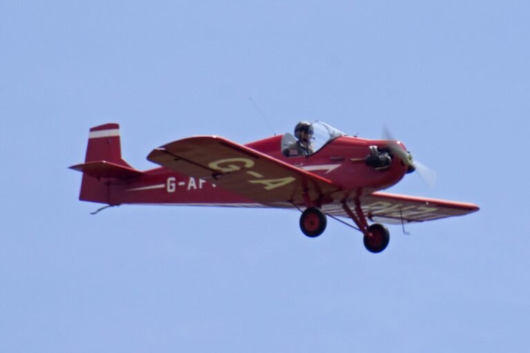Druine Turbulent pilot seriously injured at UK air show