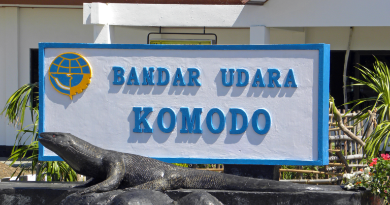 Erdbeben der Stärke 7,7 beschädigt Flughafen Komodo in Indonesien Erdbeben der Stärke 7,7 beschädigt Flughafen Komodo in Indonesien
