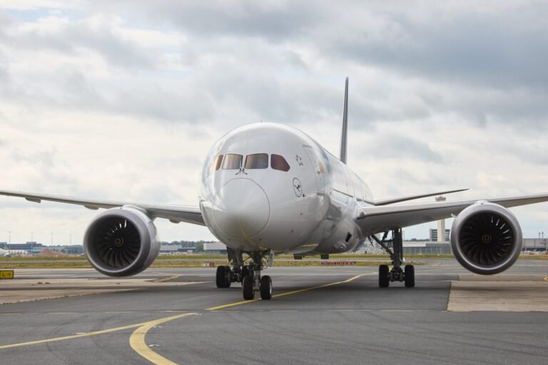 FAA proposes 787 fan cowl fix over dual engine shutdown risk