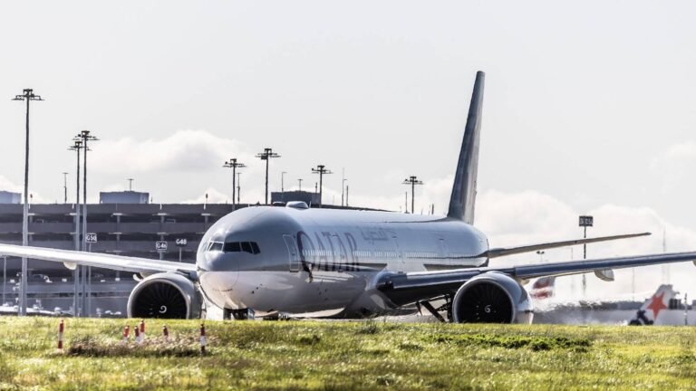 Jetstar & Qatar Airways Planes Nearly Collide At Sydney Kingsford Smith Airport Jetstar & Qatar Airways Planes Nearly Collide At Sydney Kingsford Smith Airport