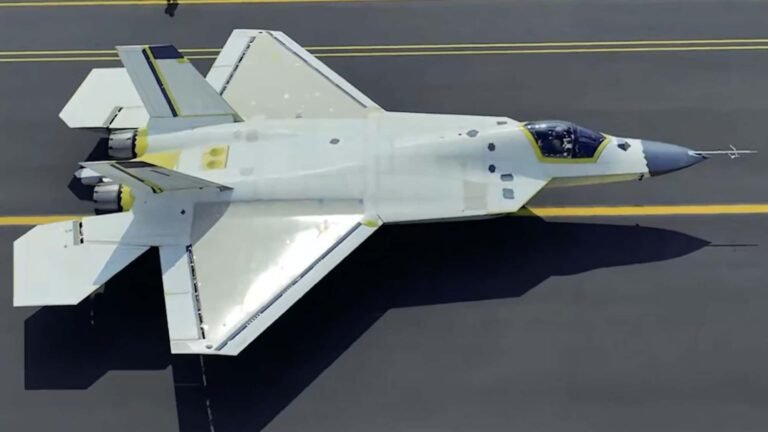 Kaan P1 beginnt Rolltests – der neue türkische Kampfjet erwacht zum Leben Neue Lieferung fabrikneuer Su-57 für die russische Luftwaffe - Start auf verschneitem Flugplatz.