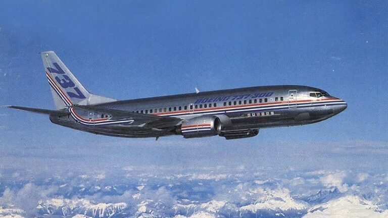 Boeing 737-300 flying