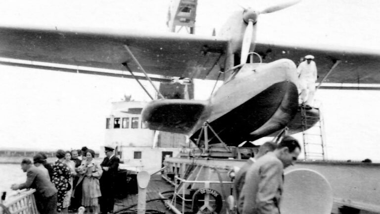 Löschflugzeug Antonow An-32P von Xena (Ukraine) beim Einsatz in der Türkei.