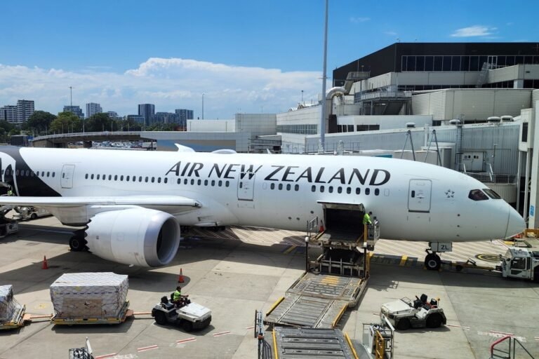 PM scolds Air New Zealand over ‘very poor’ financial results PM scolds Air New Zealand over 'very poor' financial results