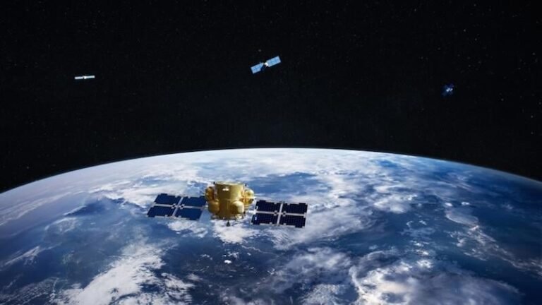 Pentagon Picks D-Orbit, Firefly, Katalyst In Deorbit-As-A-Service Push satellite orbiting above earth
