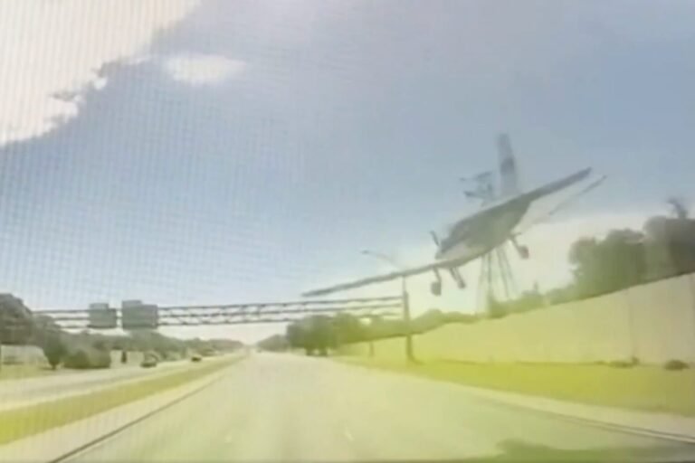 Piper barely misses highway sign in emergency landing Piper barely misses highway sign in emergency landing