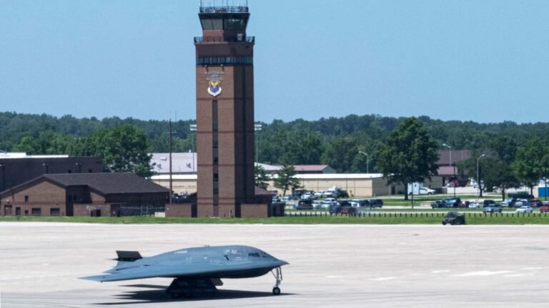 B-2A rollt vor Tower nach Operation Midnight Hammer