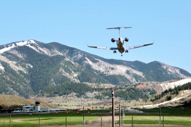 Quiz: 7 Questions To See If You Can Fly The LOC/DME-E Approach Into Aspen