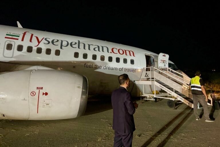 Sepehran 737 runs off runway in Iran