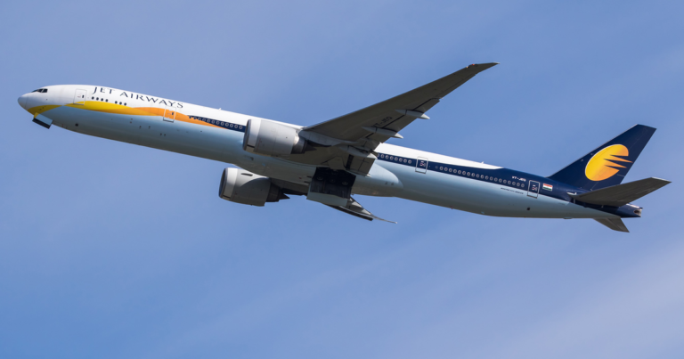 Sieben Jahre am Boden: Boeing 777 hebt ein letztes Mal in den Farben von Jet Airways ab