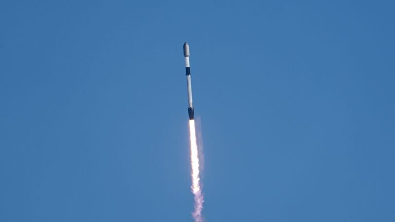 SpaceX launches 24 Starlink satellites to orbit from California (video) SpaceX launches 24 Starlink satellites to orbit from California (video)