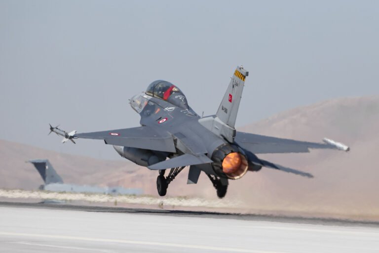 Turkish Air Force F-16 crashes near Yalova: video