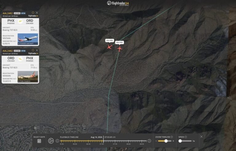 American 2482 and American 2482 in close proximity near Phoenix.